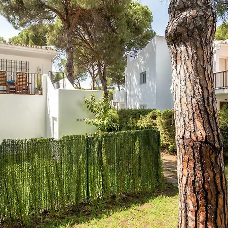 Beachside Cosy With Pool Apartamento