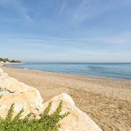 Beachside Cosy With Pool Apartamento