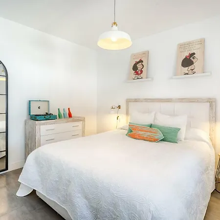 Beachside Cosy With Pool Apartament